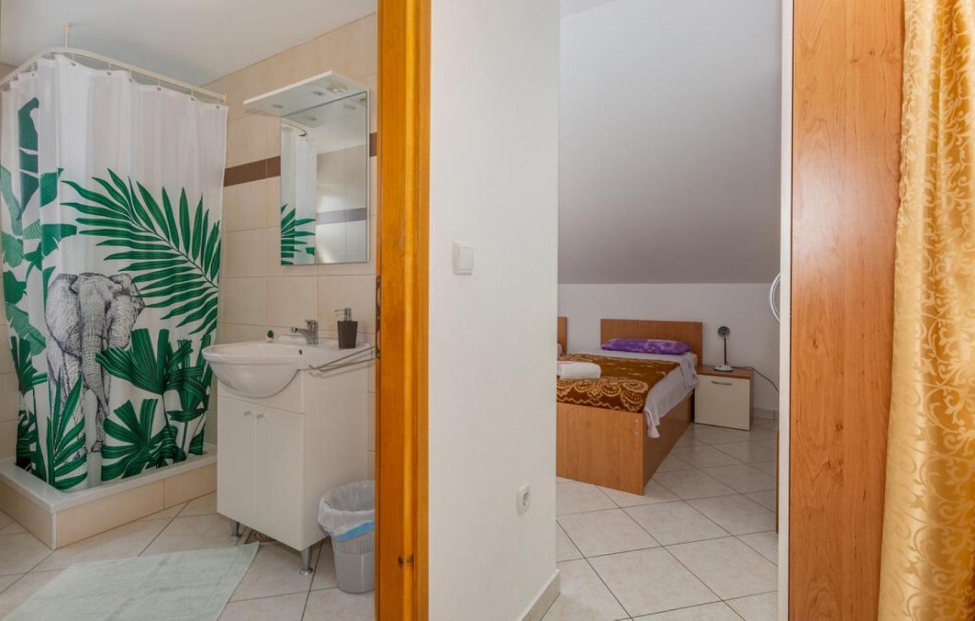 Guest House Lucija Banjol Rum bild