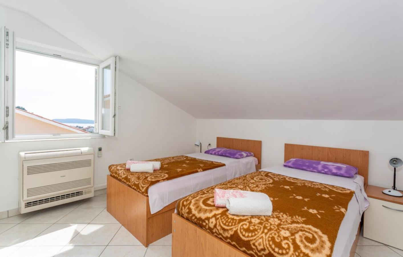 Guest House Lucija Banjol Rum bild