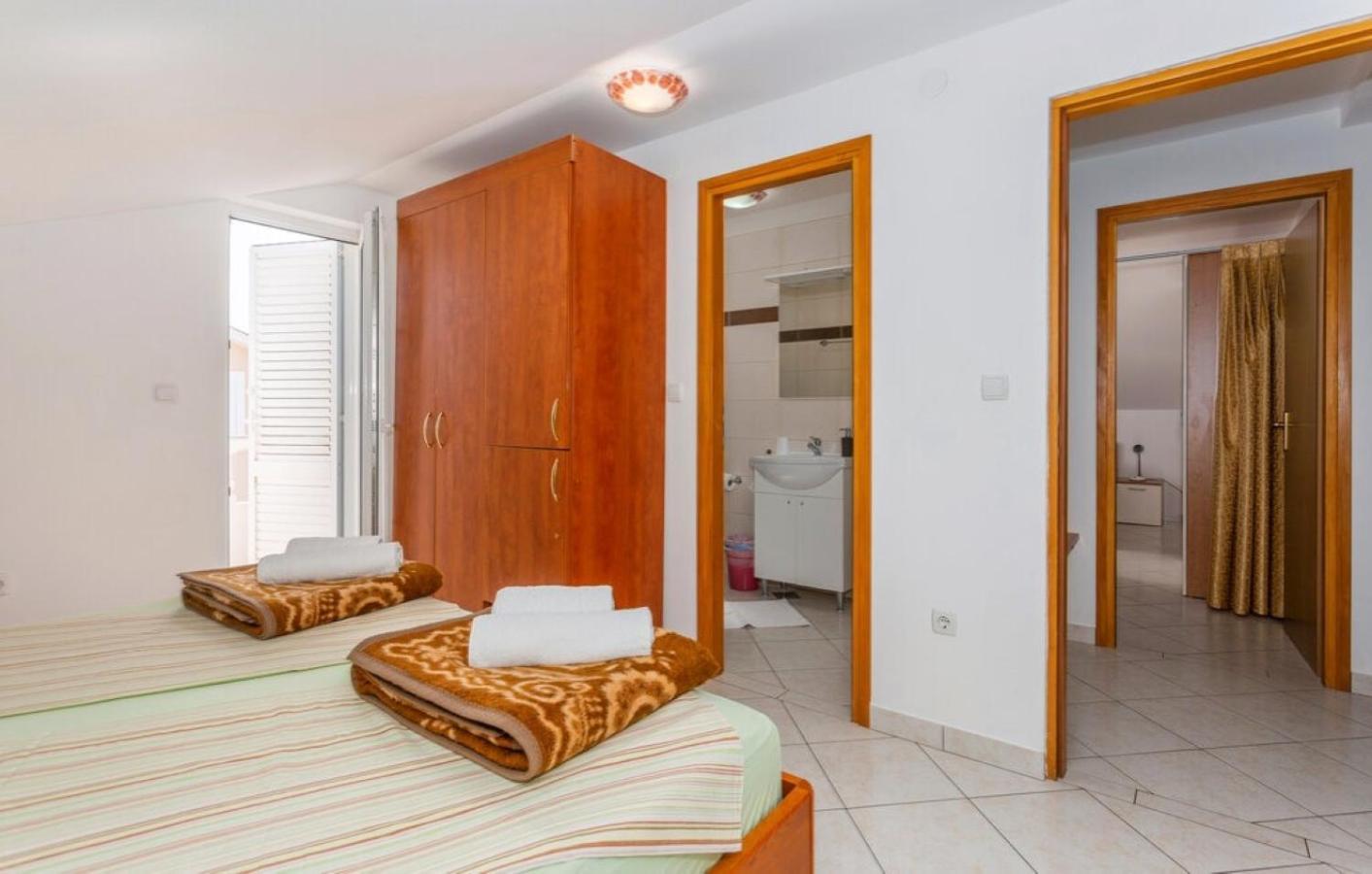 Guest House Lucija Banjol Rum bild