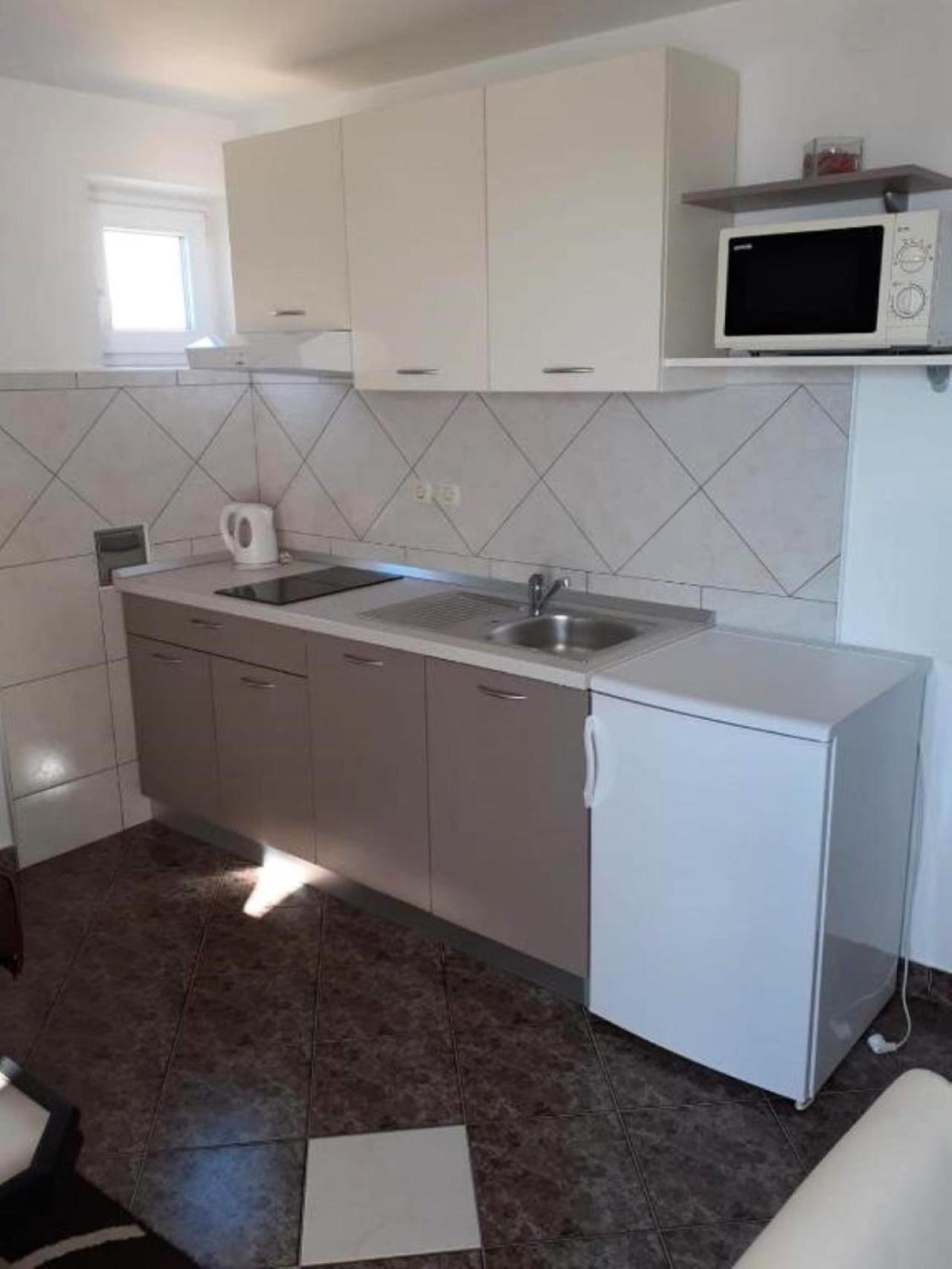 Guest House Lucija Banjol Rum bild