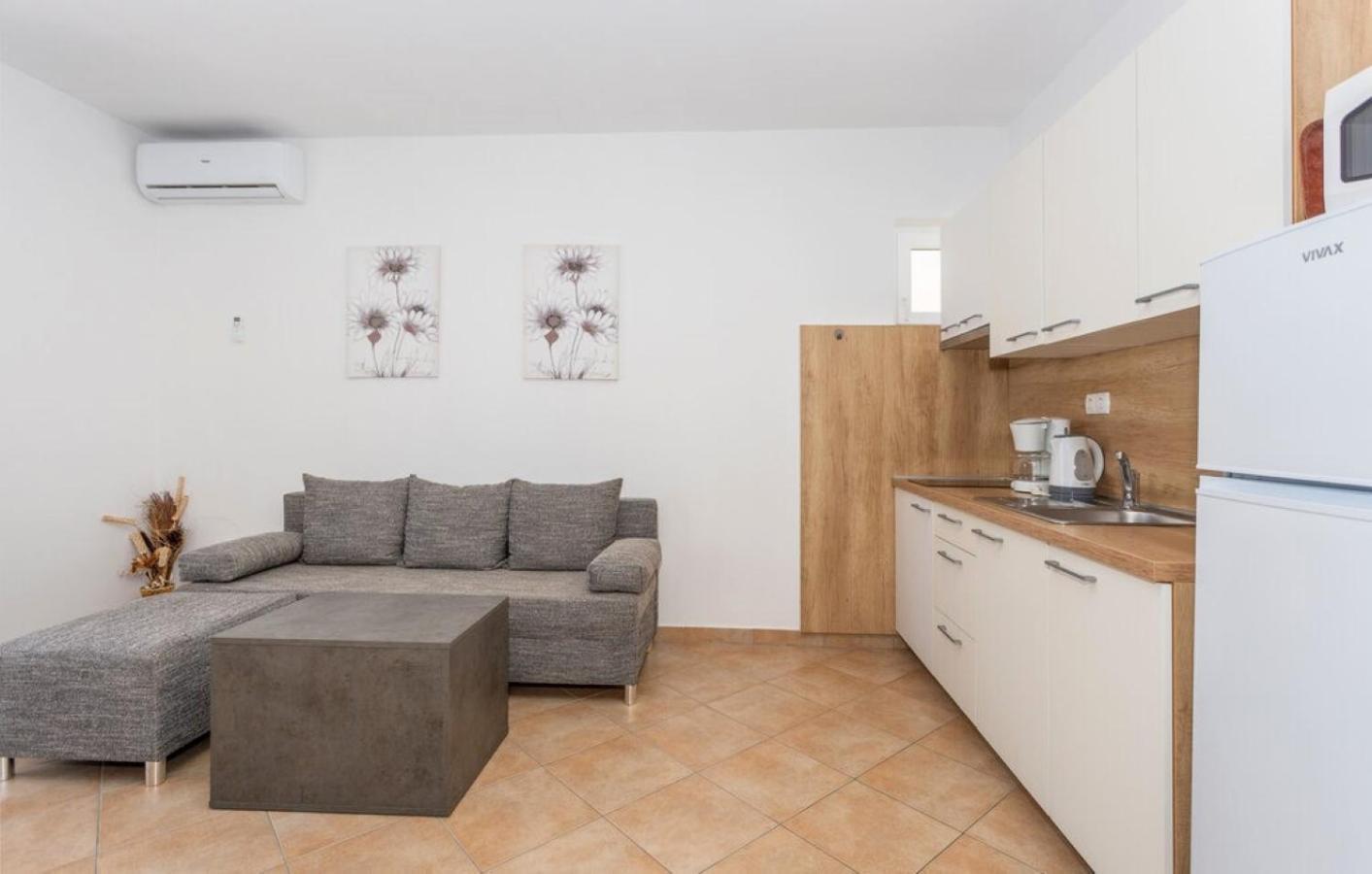 Guest House Lucija Banjol Rum bild