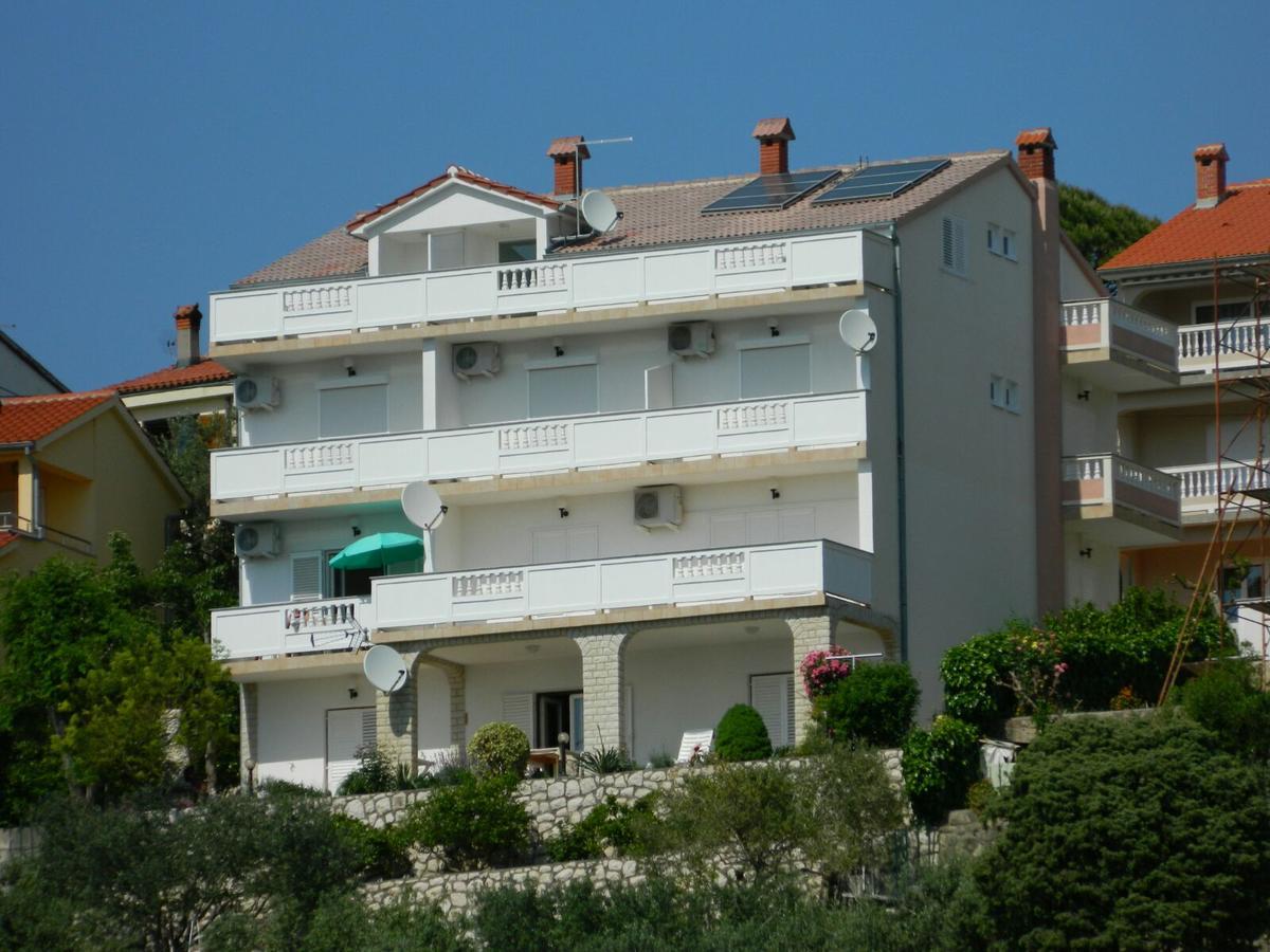 Guest House Lucija Banjol Exteriör bild
